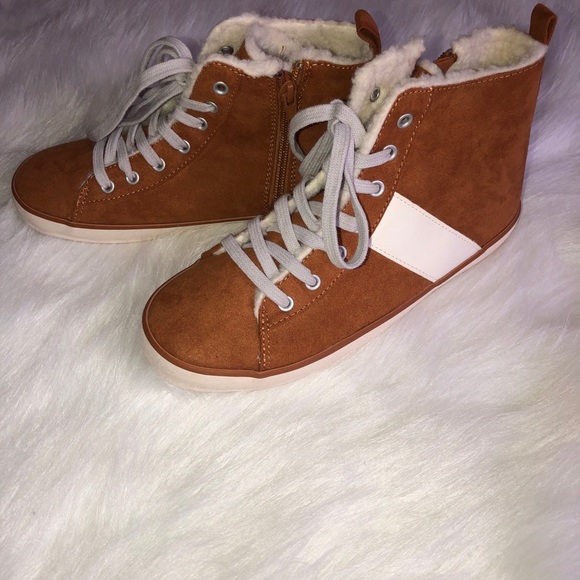 New cozy kid sneakers. - Picture 1 of 7